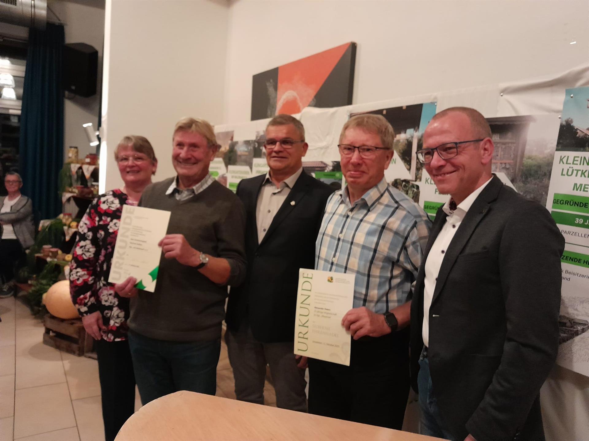 Bezirksverband Emsdetten - Erntedankfest: Tosender Applaus für zwei Geehrte