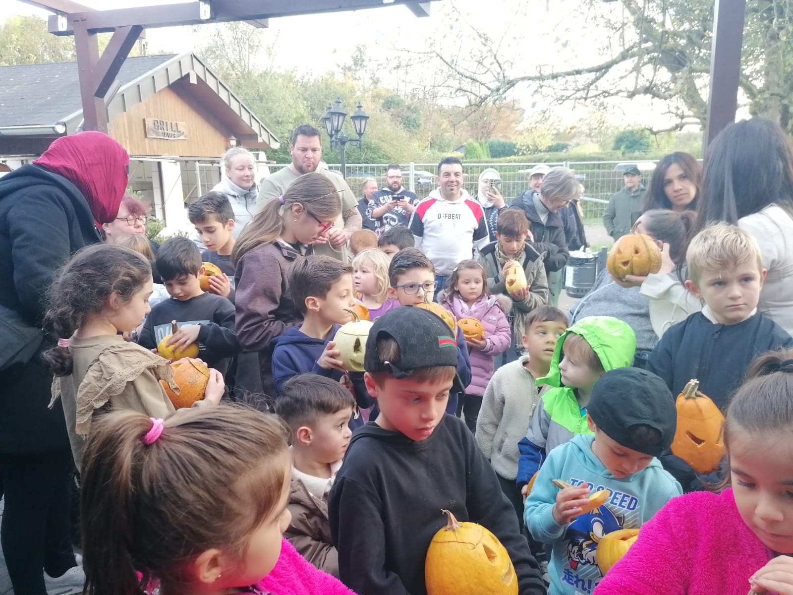 Kgv. „Hohenhorst“ - Familien feiern Erntedank und das neue Kinderhäuschen