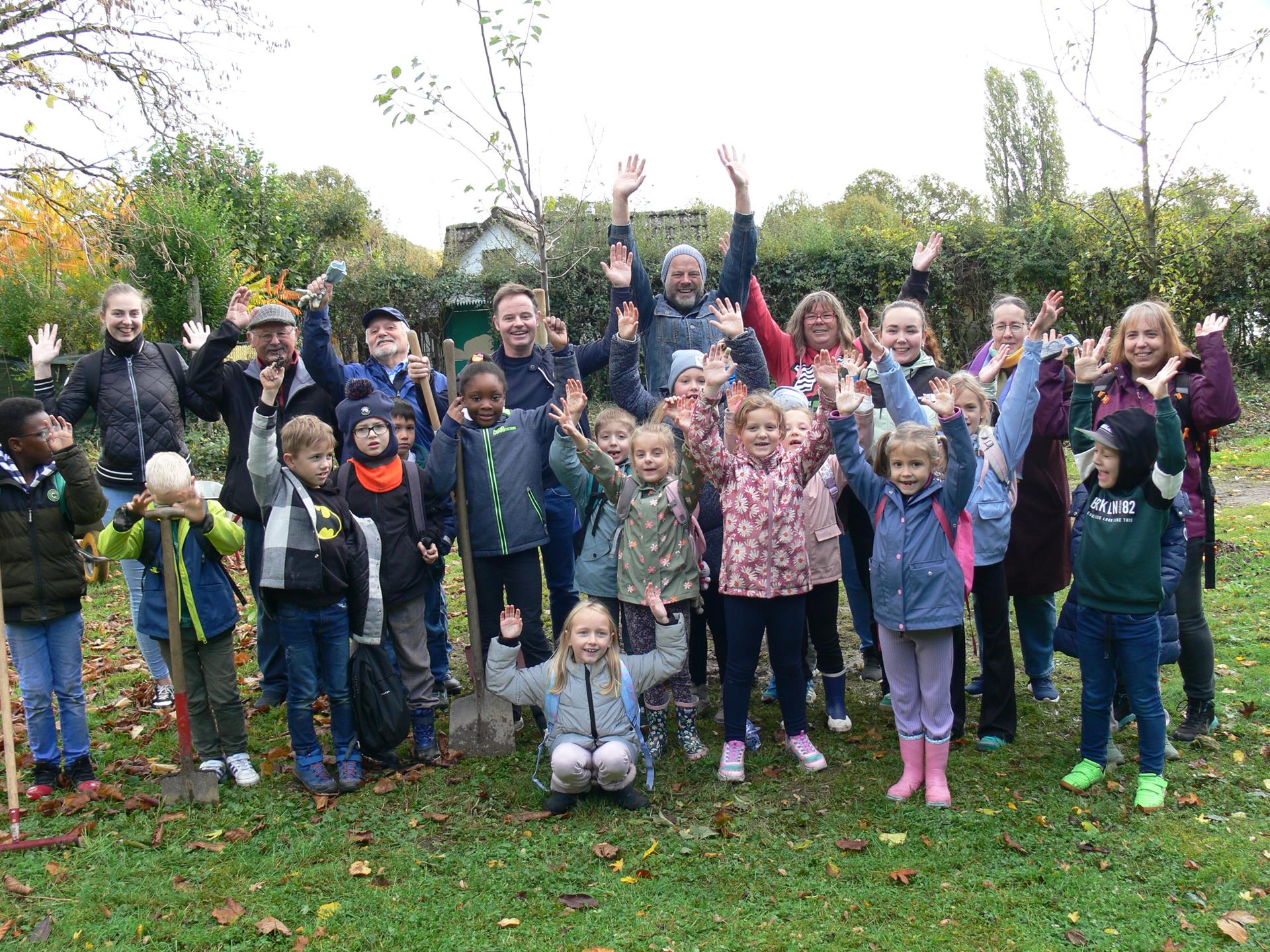  Kgv. „Arbeit und Freude“ - Herbstferien-Aktion mit dem Bundestagsabgeordneten Lars Ehm und Grundschülern