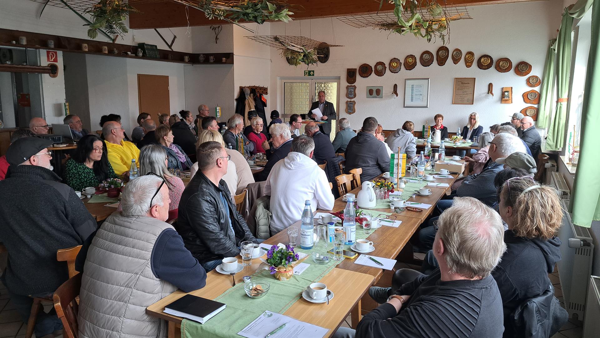 Bezirksverband Kreis Warendorf der Kleingärtner - „Goldene Ehrennadel“ und viel Beifall für Marianne Thöne