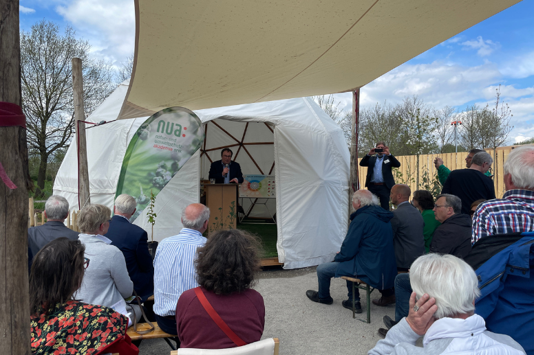 Minister Oliver Krischer bei der Ansprache zur Eröffnung der Landesgartenschau in Höxter