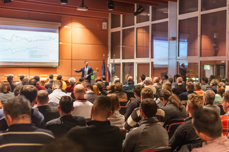 Mitgliederversammlung in Konferenzsaal