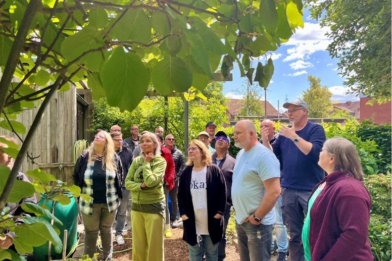 Gartenwissen vertiefen, draußen im Lehr- und Lerngarten