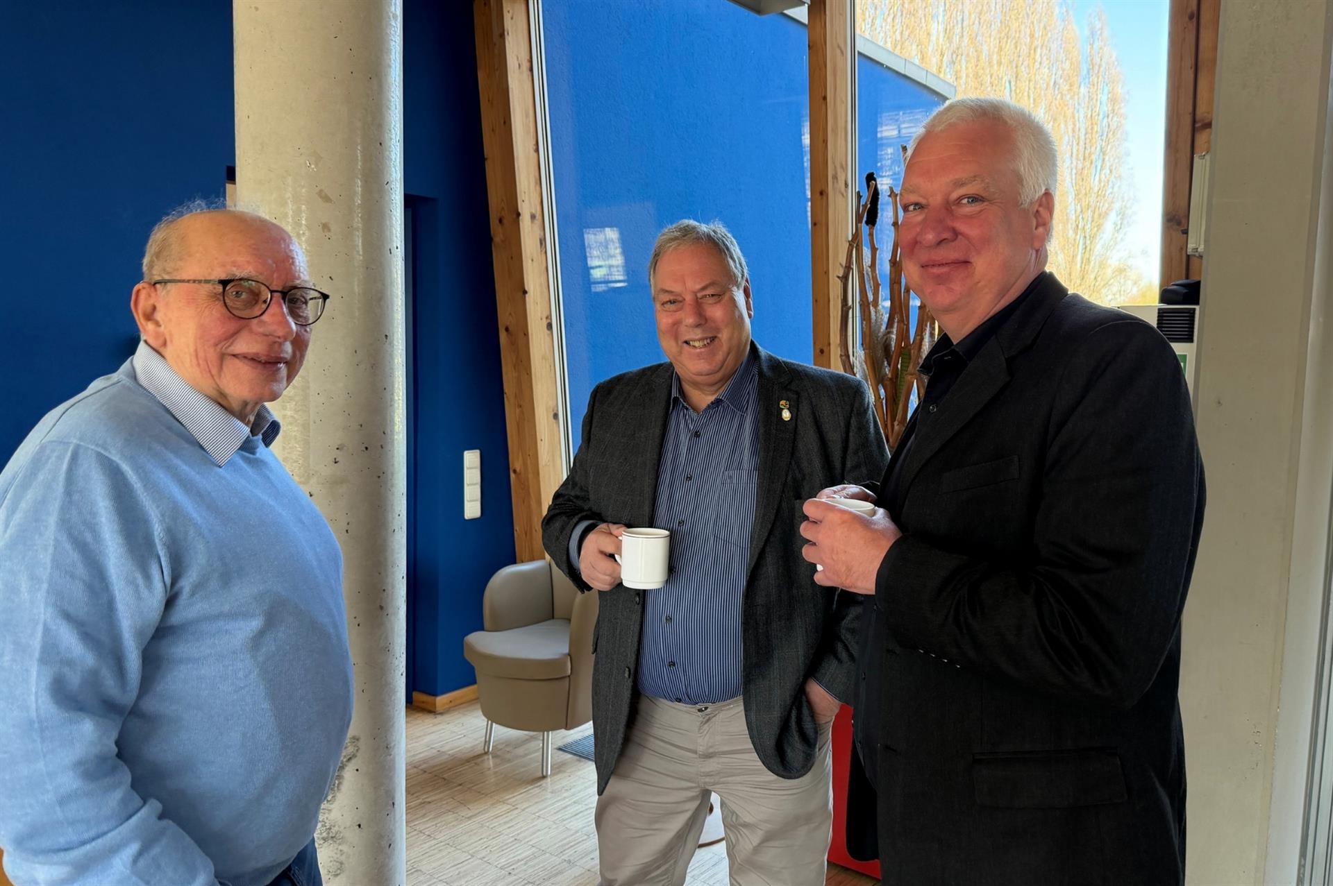 Im persönlichen Gespräch: Auch abseits der Tagesordnung bot die Sitzung Raum für direkten Austausch und neue Impulse. ©Landesverband Westfalen und Lippe der Kleingärtner e.V. 